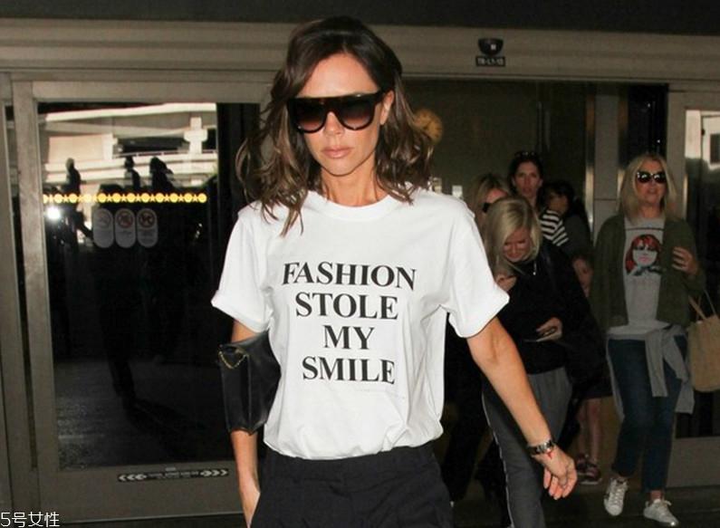 女生白色t恤怎么挑选 白色t恤挑选3技巧