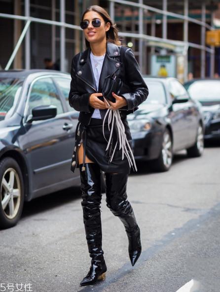 女生白色t恤怎么挑选 白色t恤挑选3技巧