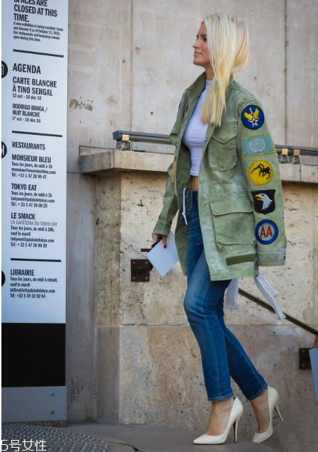 女生白色t恤怎么挑选 白色t恤挑选3技巧