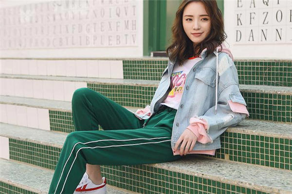 牛仔外套配什么裤子好看 春季百搭单品