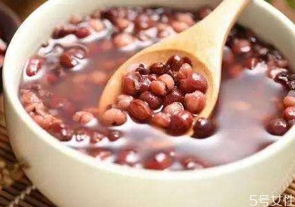 红豆糖水怎么煮容易烂 红豆糖水放冰箱保鲜可以放多久