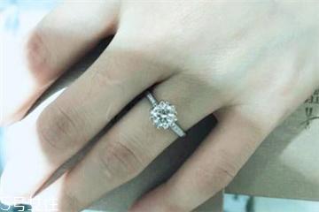 钻戒是定制还是成品好?钻戒买定制的还是买成品?