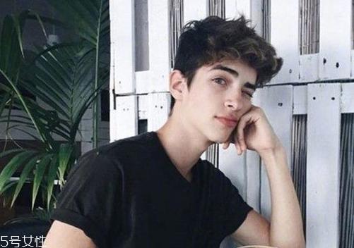 2018男生流行发型名称 2018年男生短发发型图片