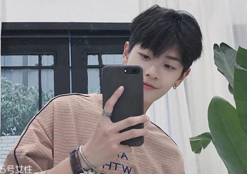 2018男生流行发型名称 2018年男生短发发型图片