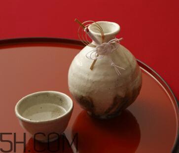 什么时候喝药酒比较好?喝药酒有什么禁忌?