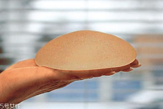 假体隆胸的优缺点 假体隆胸保养注意事项