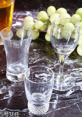 酒杯怎么拿 10种常见酒杯用法