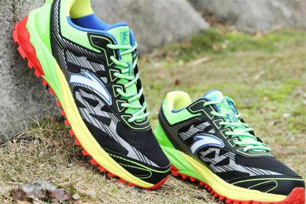 越野跑鞋能跑公路吗 会比较吃力