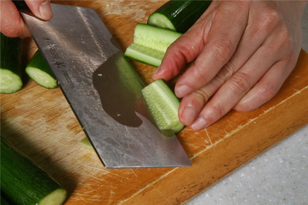 小黄瓜怎么腌制好吃 3技巧更爽脆好吃