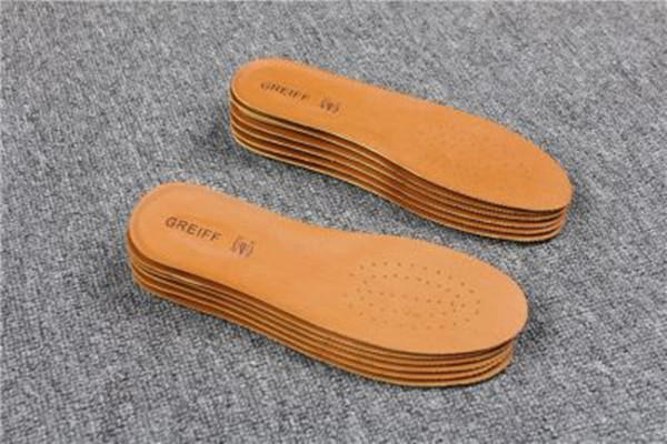鞋垫按作用分类有哪些 选购鞋垫时要注意什么