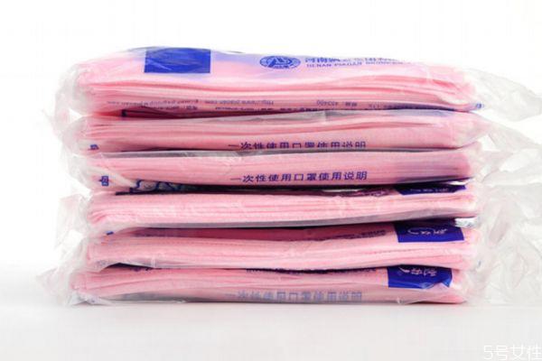 为什么医用口罩是蓝色 口罩粉色和蓝色的区别