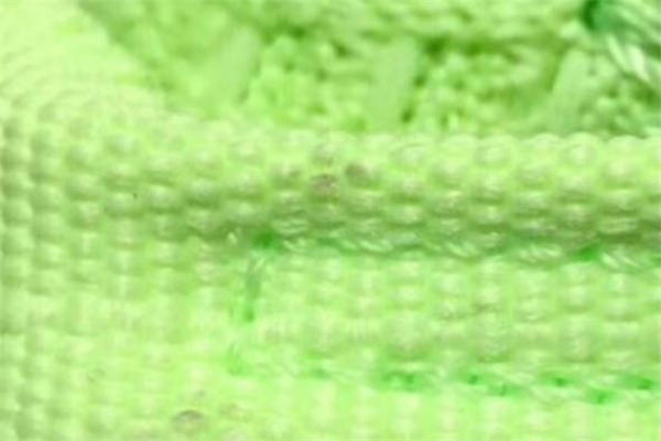 yeezy 350荧光绿真假辨别 椰子350荧光绿真假对比