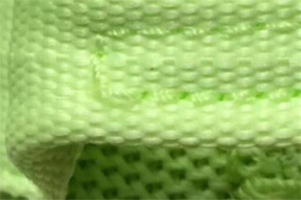 yeezy 350荧光绿真假辨别 椰子350荧光绿真假对比
