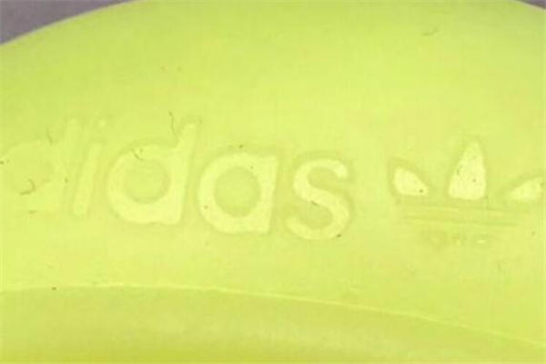 yeezy 350荧光绿真假辨别 椰子350荧光绿真假对比