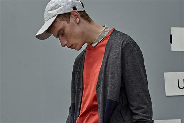 男生穿什么针织衫好看 男生针织衫搭配图片