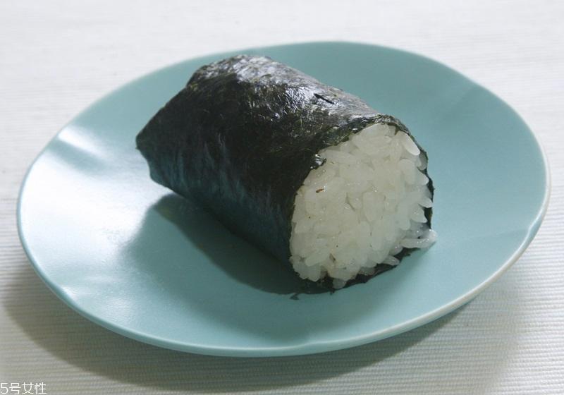 海苔饭团的做法图解 海苔饭团不同形状做法
