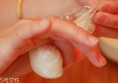 海苔饭团的做法图解 海苔饭团不同形状做法