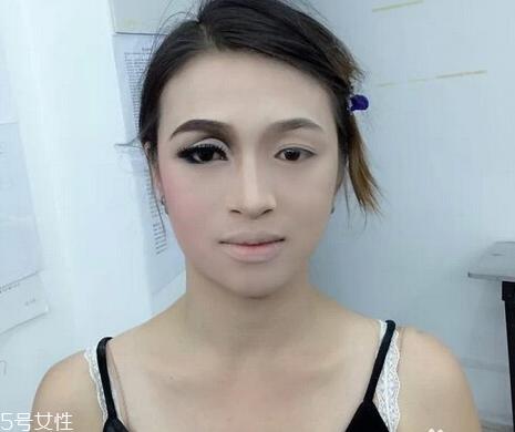 奥黛丽赫本妆容怎么画教程 时代经典复古妆容