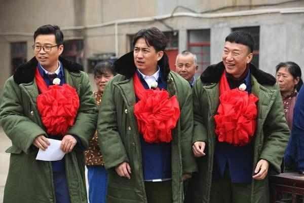 军大衣和羽绒服哪个更保暖 军大衣为什么这么保暖