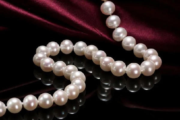 珍珠项链怎么区分好坏 珍珠项链是海水好还是淡水好