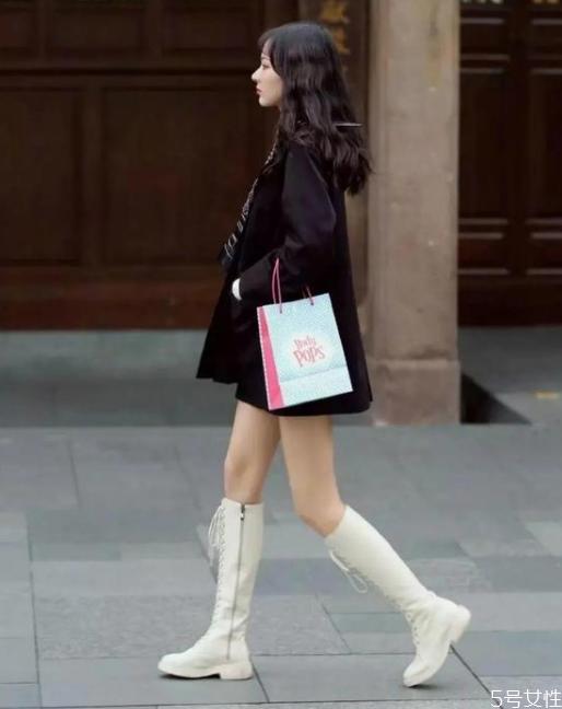 骑士靴怎么搭配衣服 骑士靴怎么搭配显气质