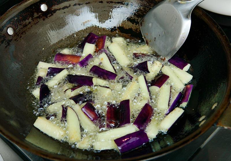 鱼香茄子的家常做法 简单好吃步骤图解