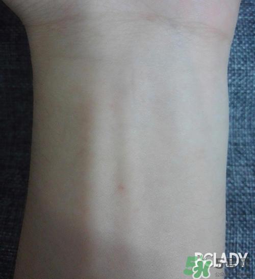 迪奥粉底液色号 dior迪奥粉底液试色