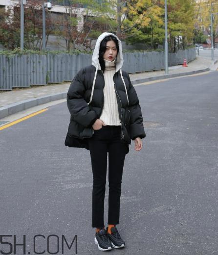 黑色面包服怎么搭配?黑色面包服搭配图片