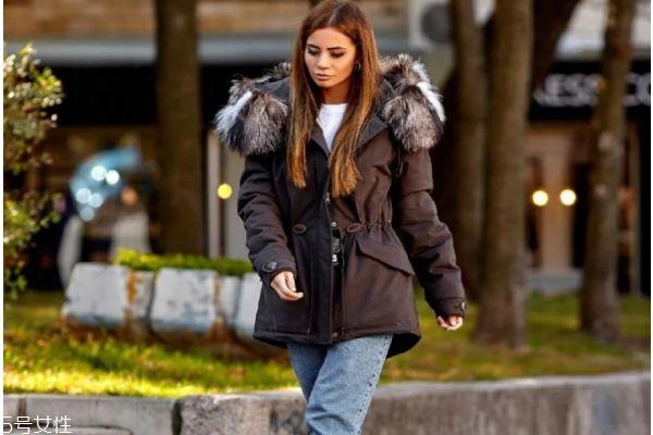 女生羽绒服怎么搭配好看 羽绒服搭配技巧