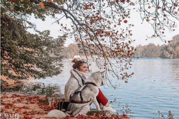 女生羽绒服怎么搭配好看 羽绒服搭配技巧