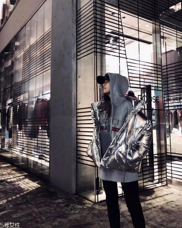 女生羽绒服怎么搭配好看 羽绒服搭配技巧