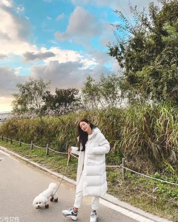 女生羽绒服怎么搭配好看 羽绒服搭配技巧