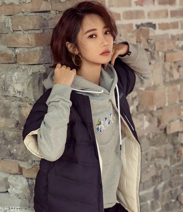 女生羽绒服怎么搭配好看 羽绒服搭配技巧