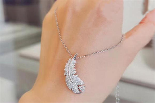 施华洛世奇羽毛项链寓意 施华洛世奇羽毛项链好看吗