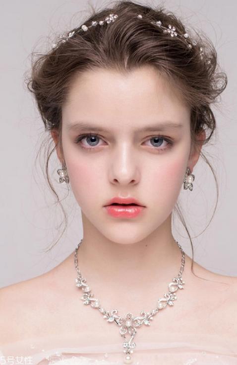 新娘发型图片2018款教程 结婚的时候给化妆师看