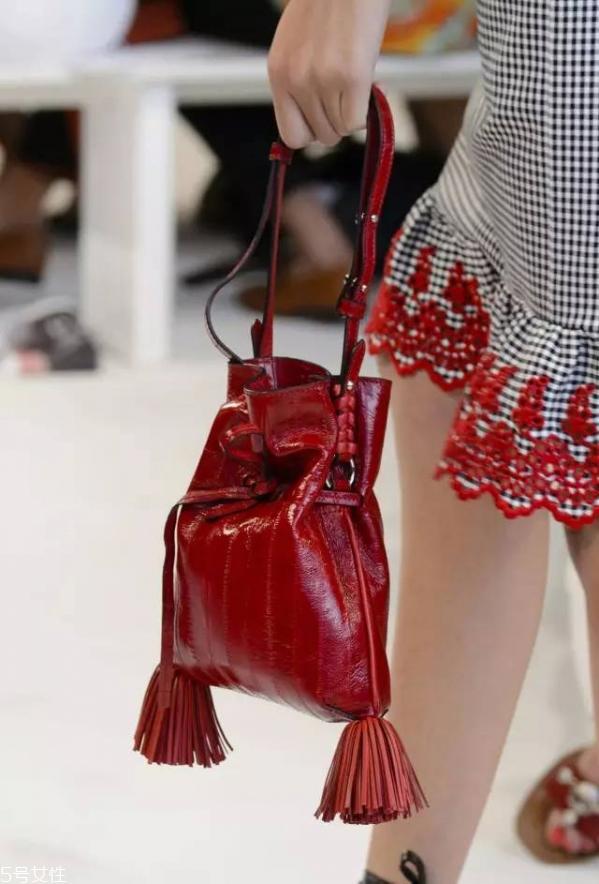 今年流行什么包包款式 2019包包流行这几款
