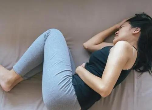 女孩子如何自己安慰自己新手,自我抚摸全身/外物刺激/淋浴器等方法