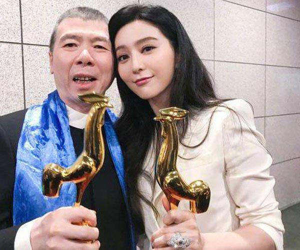 冯小刚的脸好了吗，冯小刚的脸为什么这么白