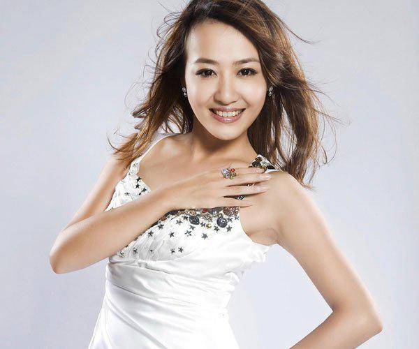 左岩现在在哪里主持 主持人左岩结婚了吗