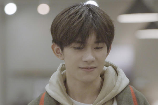 易烊千玺胖了十斤，网友调侃慈祥了许