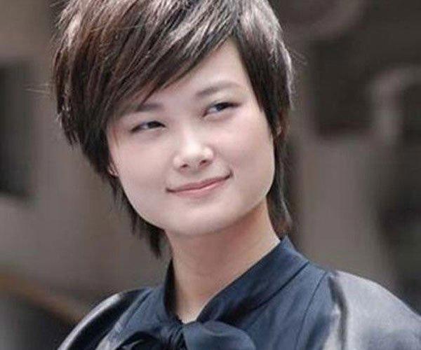 李宇春老公简历，李宇春结婚照怎么回事