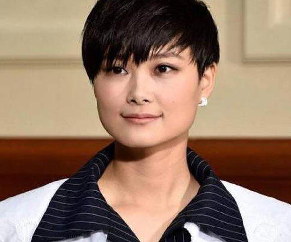 李宇春老公简历，李宇春结婚照怎么回事