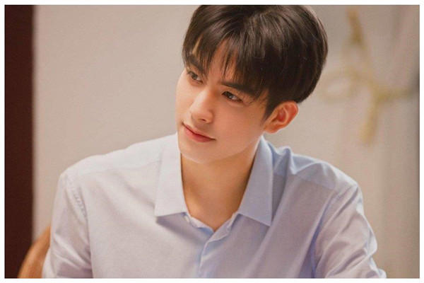 2021年娱乐圈最帅的十大男星，2021十大帅哥明星排行榜