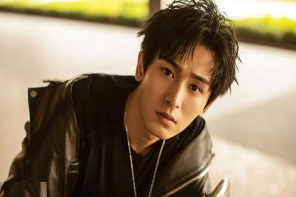 2021年娱乐圈最帅的十大男星，2021十大帅哥明星排行榜