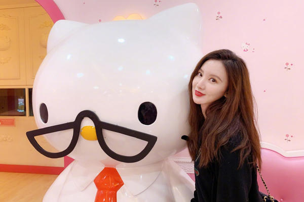 张萌耀客传媒老板娘 演好坏人不容易