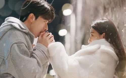 十部熬夜也要看的电视剧 值得观看的电视剧