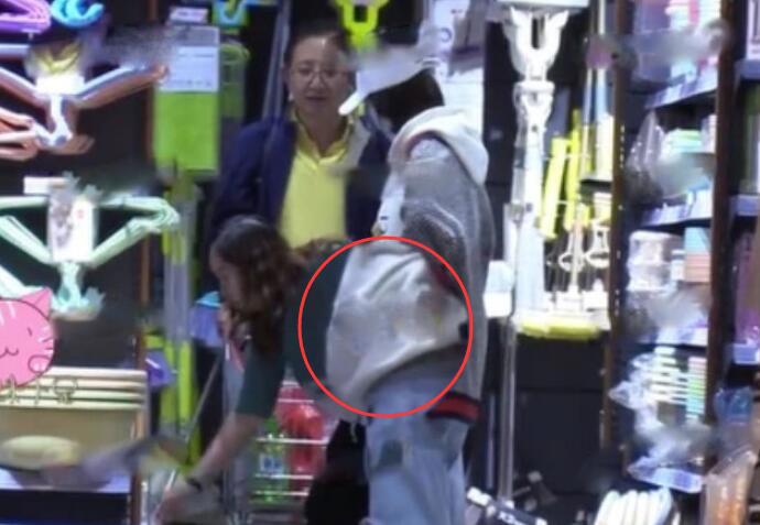 唐艺昕肚子凸起,唐艺昕孕肚照爆喜讯