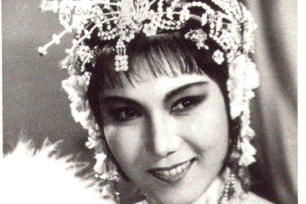 新凤霞漂亮吗，张少华新凤霞事件怎么回事