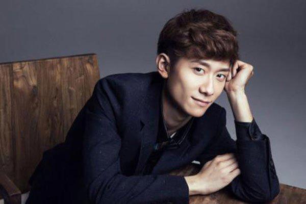 张一山的父是谁啊 韩红和张一山是什么关系