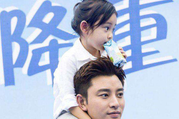 贾乃亮李小璐离婚现状，甜馨和李小璐生活吗